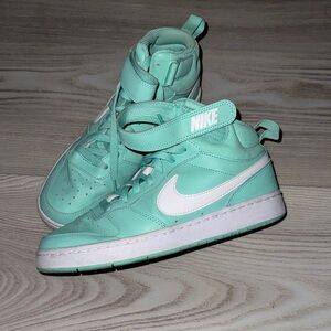Nike Sneakers in Mint and White